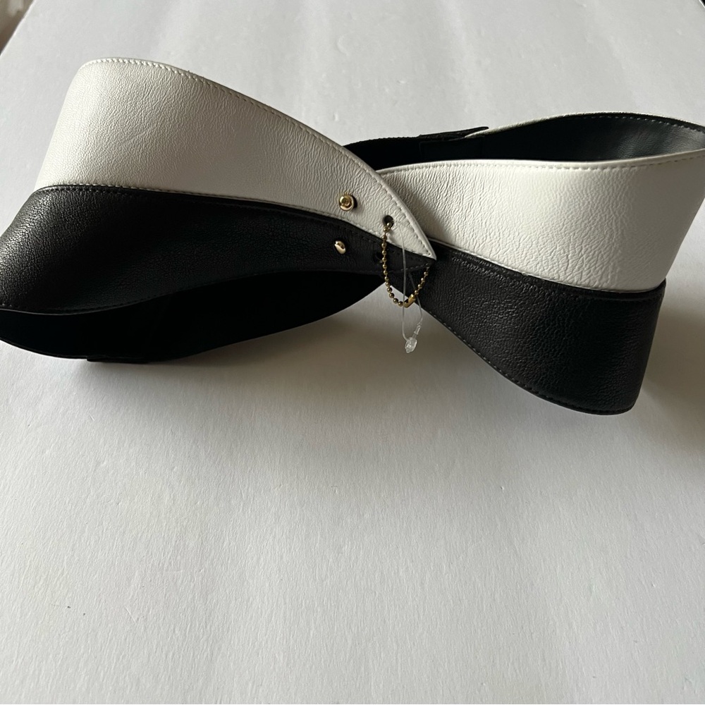 RAINA GAGA LEATHER CORSET BELT BLACK /WHITE SIZE MEDIUM/LARGE 30-34” NWOT